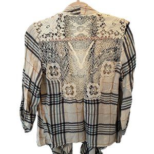 Cute waist tie top, lace backing